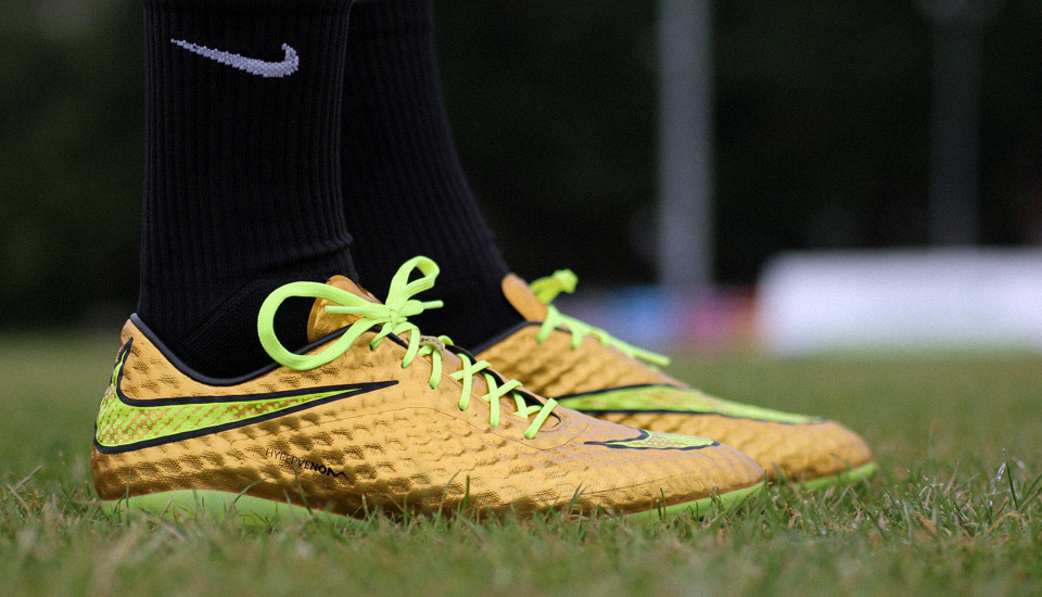 Nike-HyperVenom-Gold-Neymar-Img1.jpg