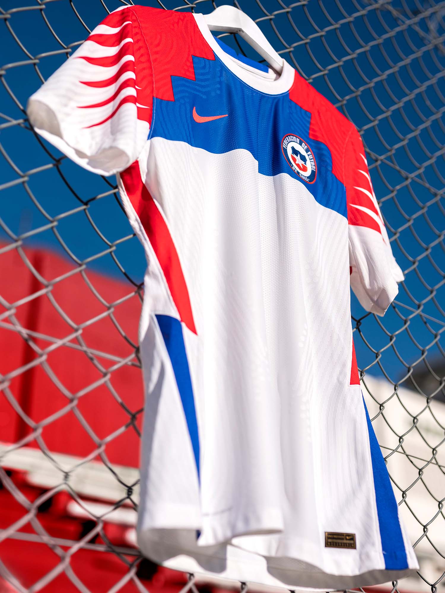 chile nike home and away_0006_AWAY.jpg