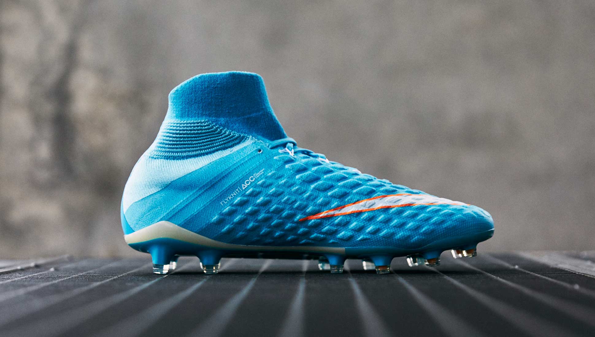 Nike Women's Motion Blur Football Boots - Soccerbible