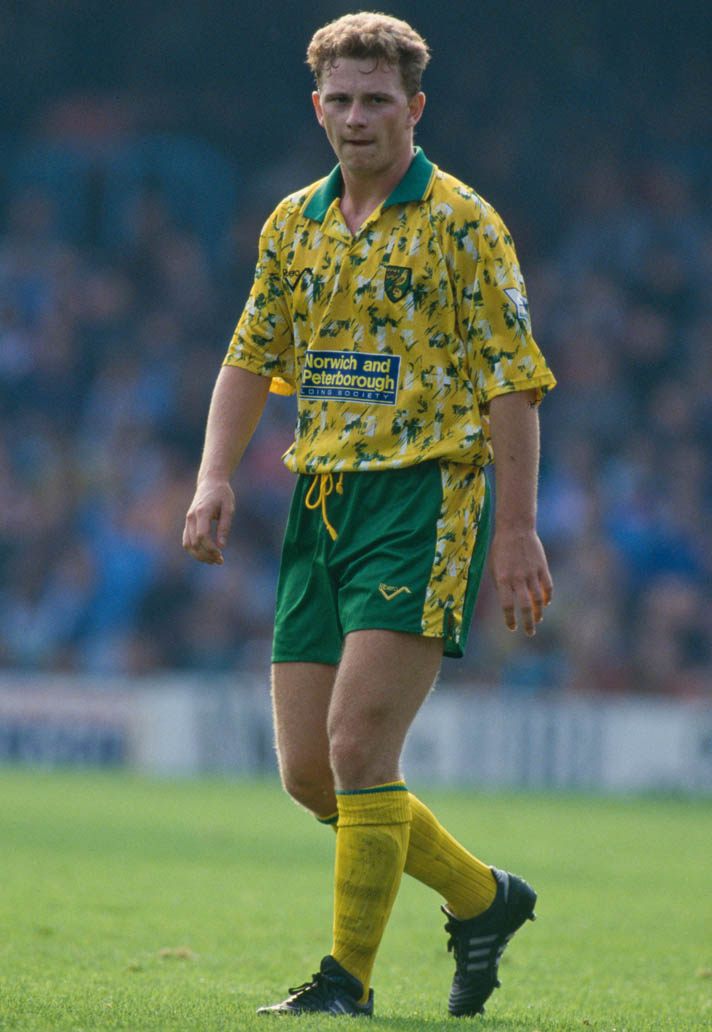 premier-league-1992-kits-norwich1.jpg