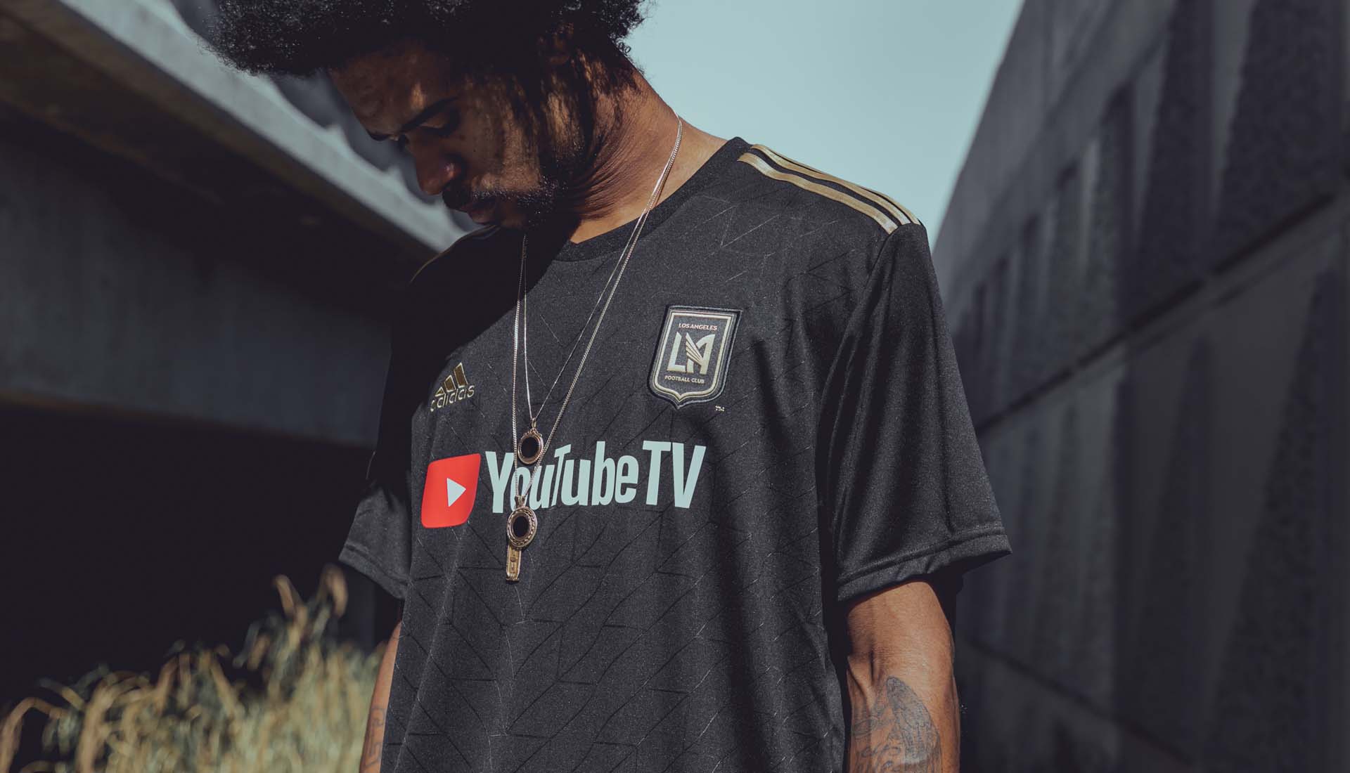 7-lafc-home-away-2018-kits.jpg