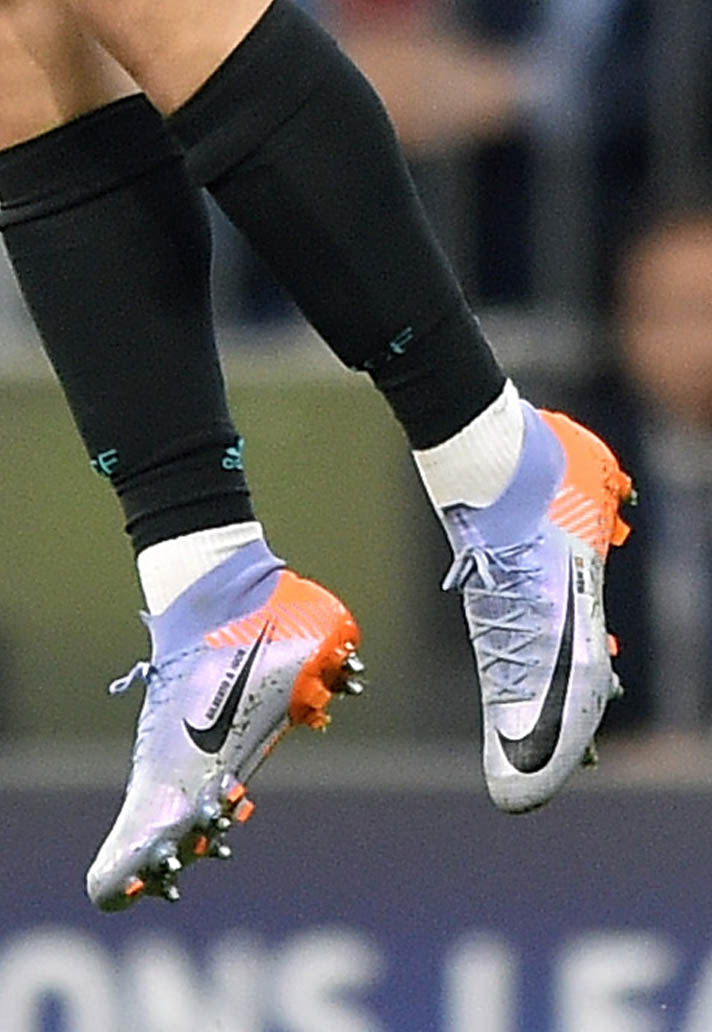 2-nike-mercurial-heritage-on-pitch.jpg