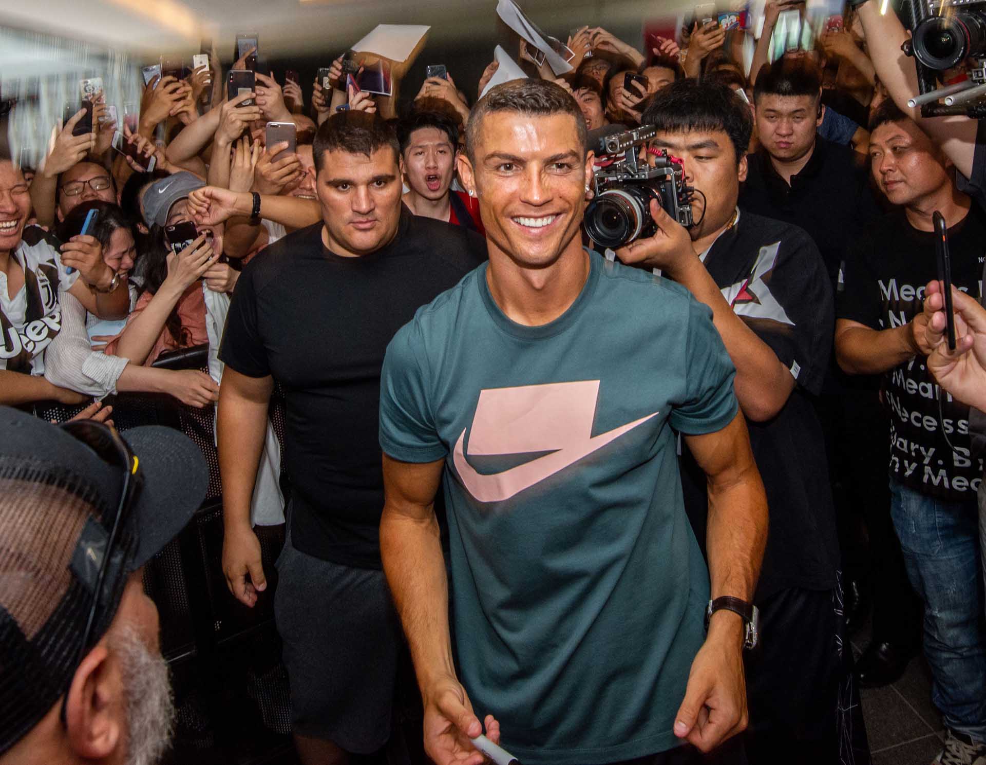 10-cr7-china-school.jpg