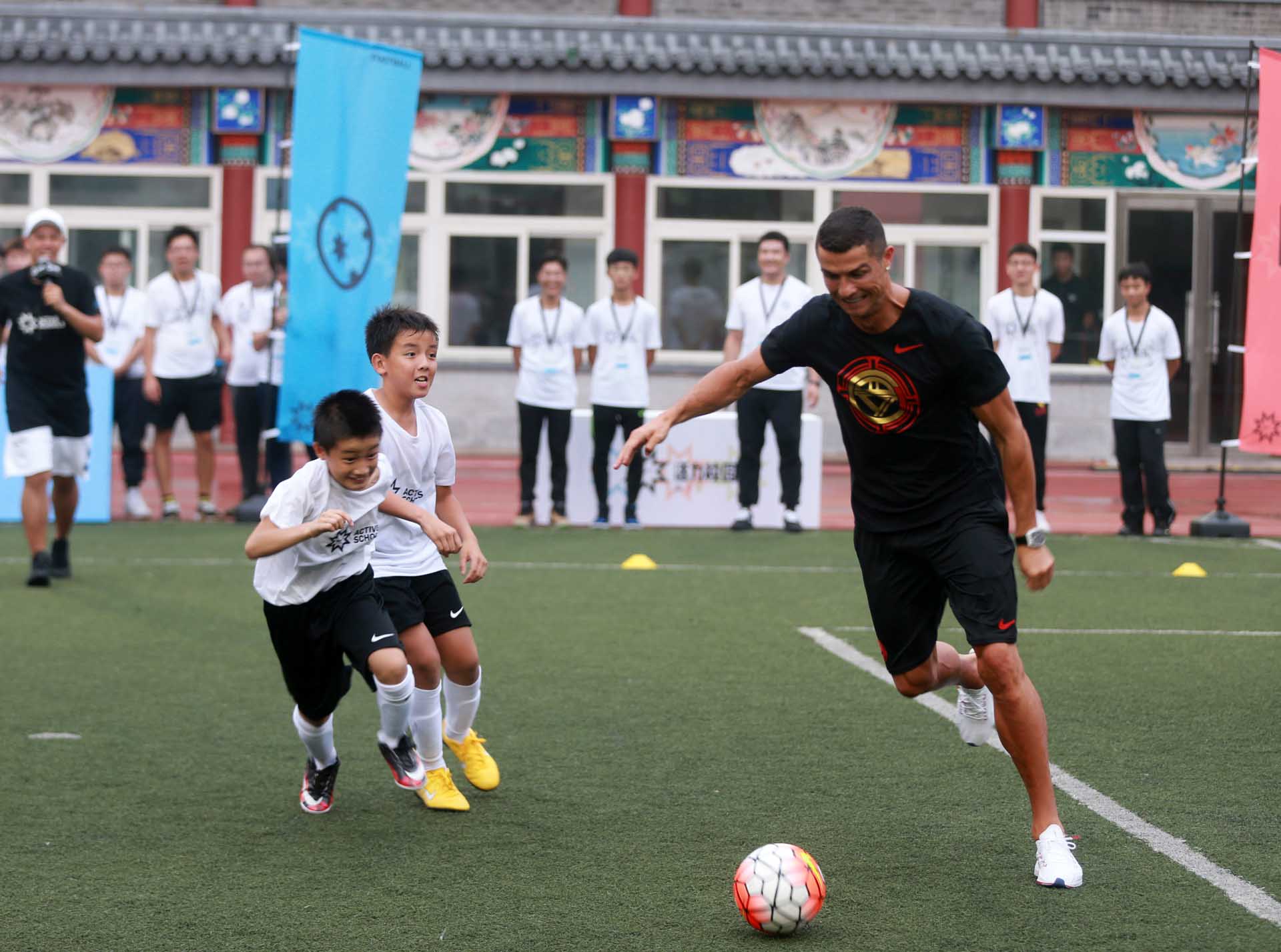 354-cr7-china-school.jpg