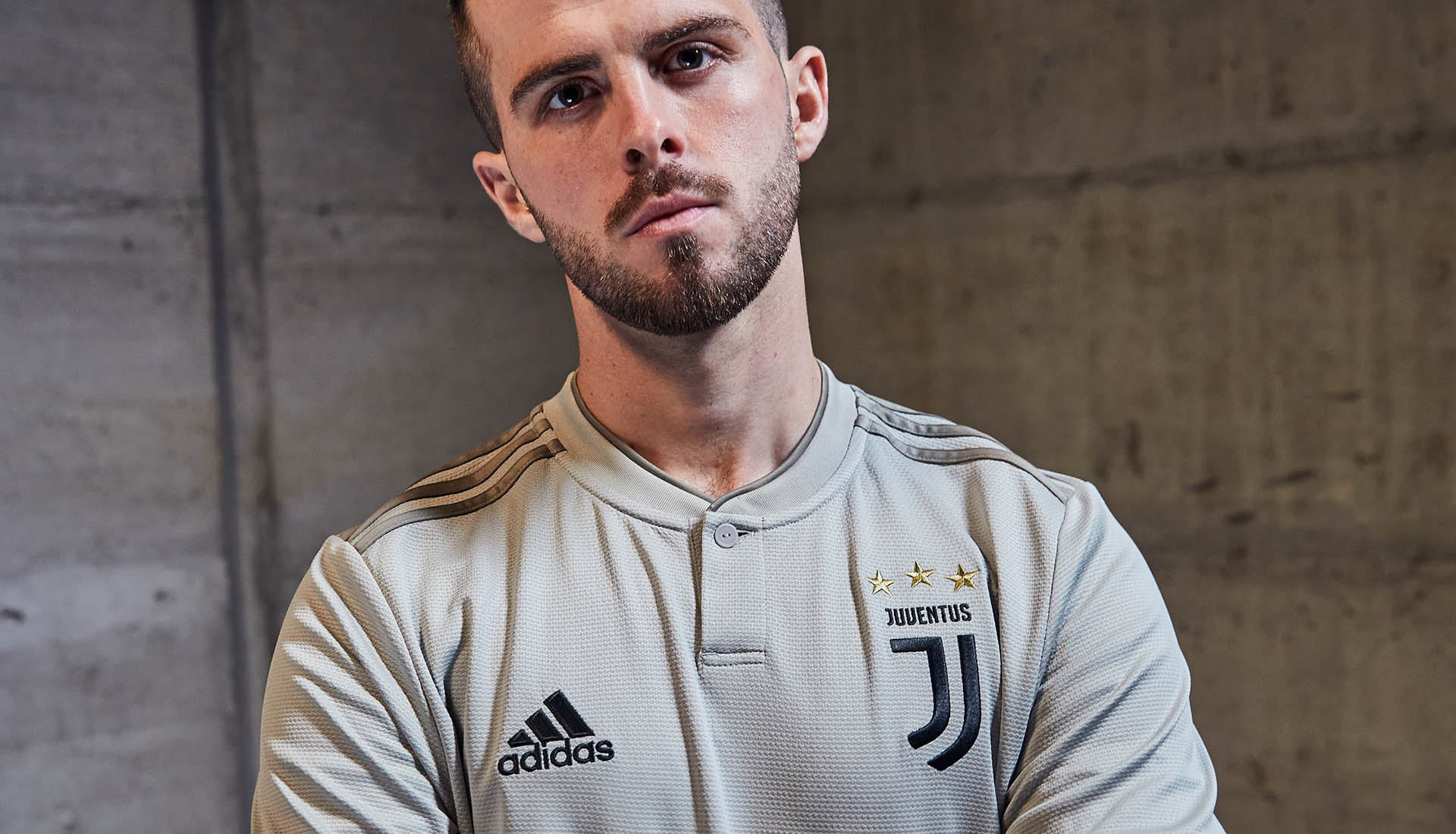 juventus away 18 19_0000_FW18_AClubs_2D_Juventus_SoccerBible_FW18_AClubs_2D_Juventus_SoccerBible_Pjanic_194.jpg