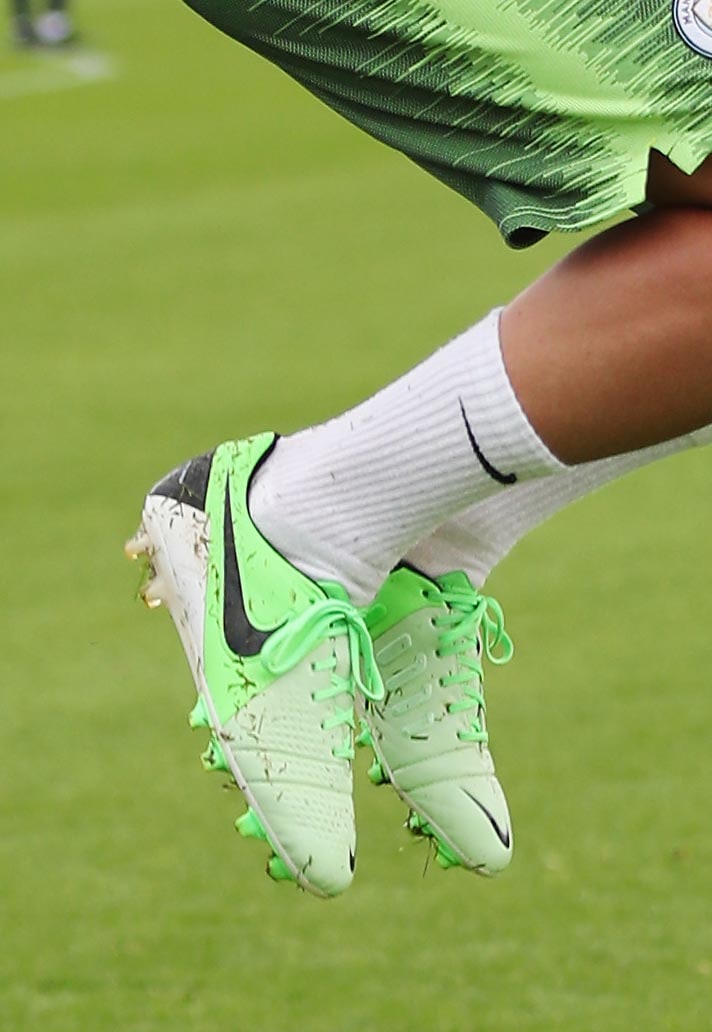 zinchenko2-boot-spotting-03-09-18-min.jpg