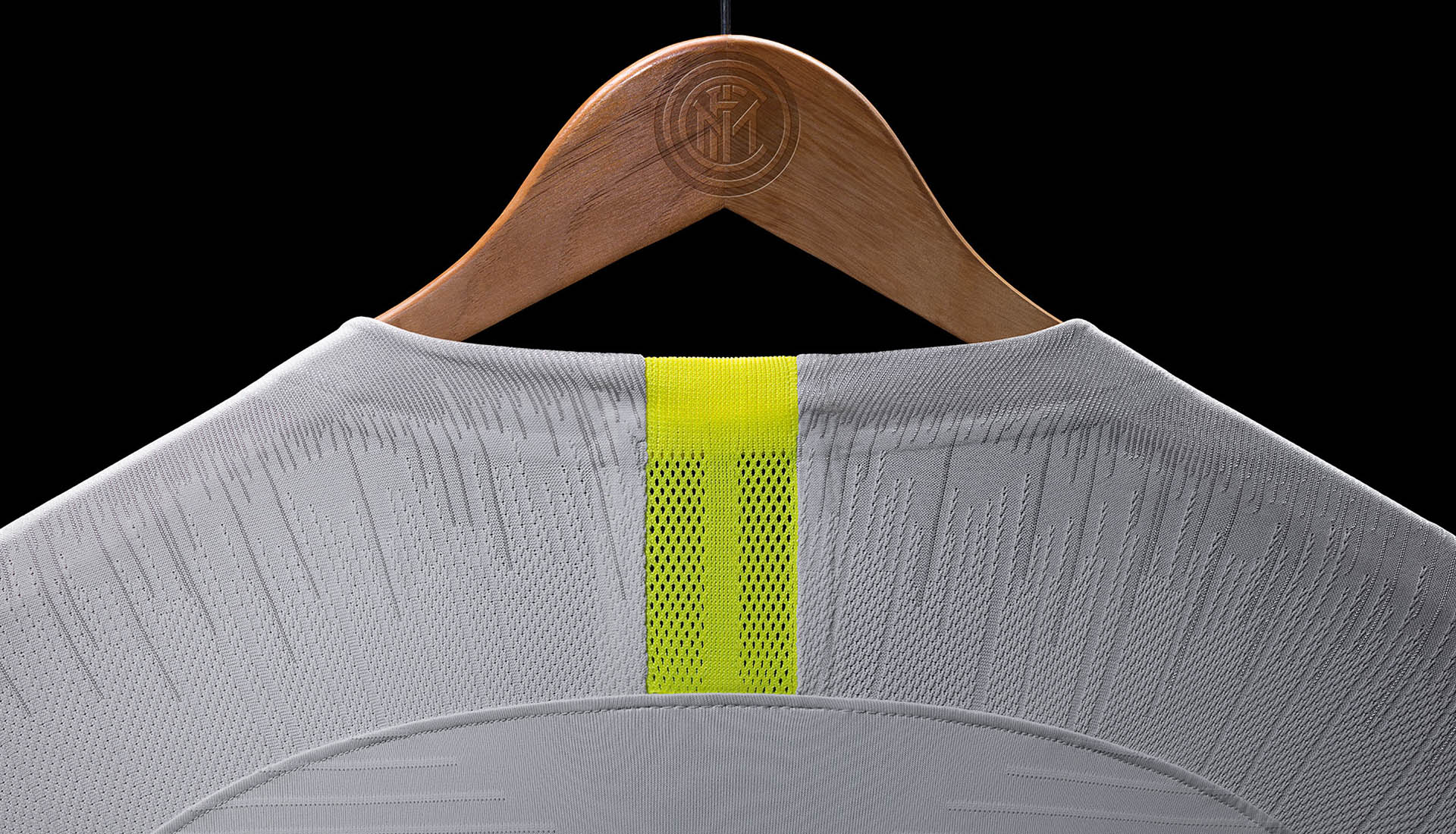 inter milan 3rd kit_0002_InterMilan_ThirdKits_2018-19_SUFA18_FB_CKC_INTER-MILAN_3RD_PRODUCT_BACK_R_original.jpg