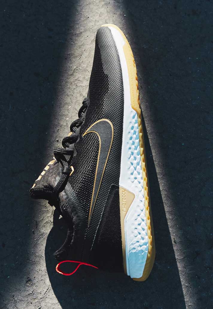 nike-react-gold-black-4-min.jpg