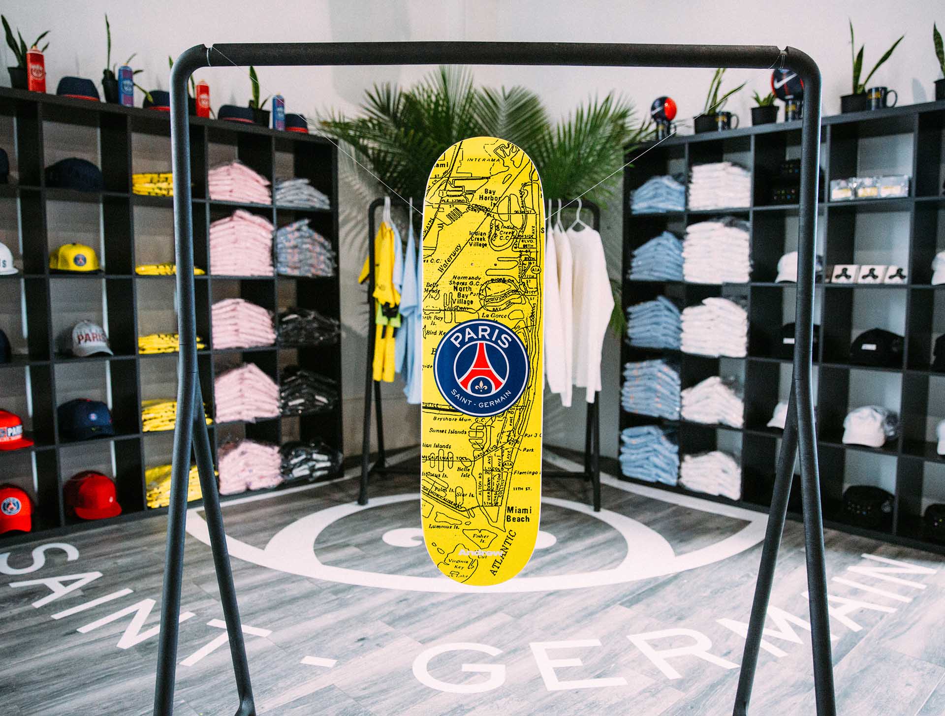 psg-skateboard.jpg