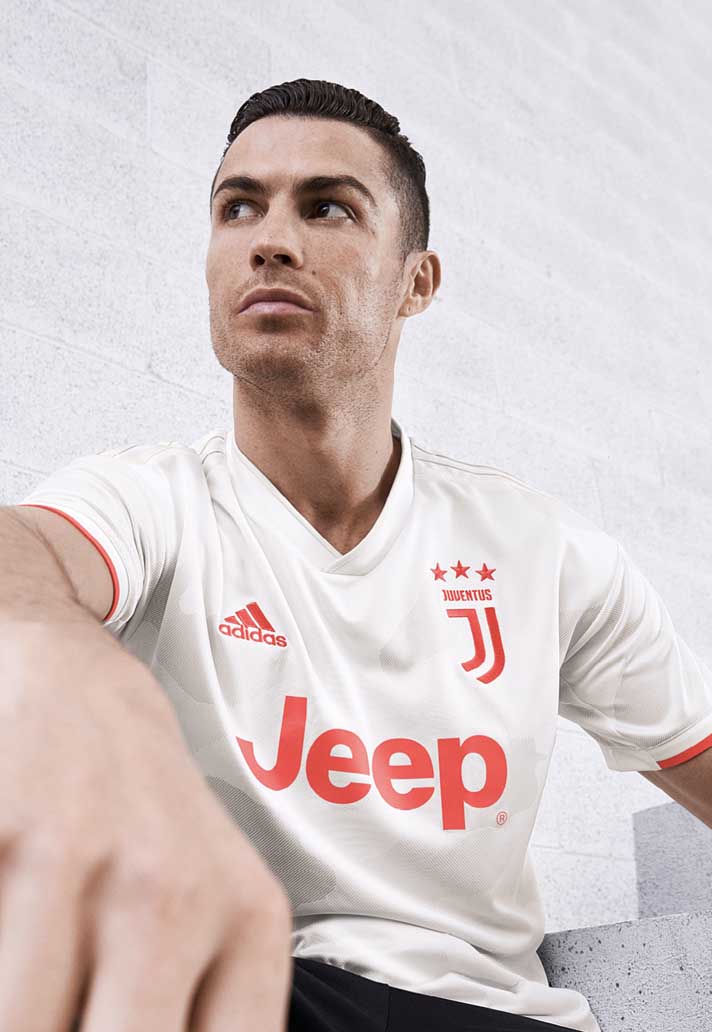 3-juventus-away-19-20.jpg